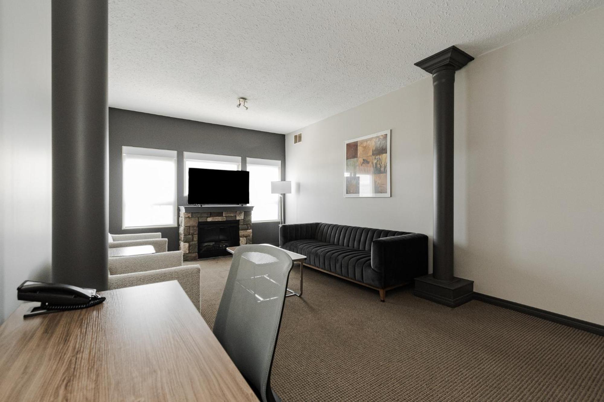 Premier Residence - Форт Макмъри Екстериор снимка