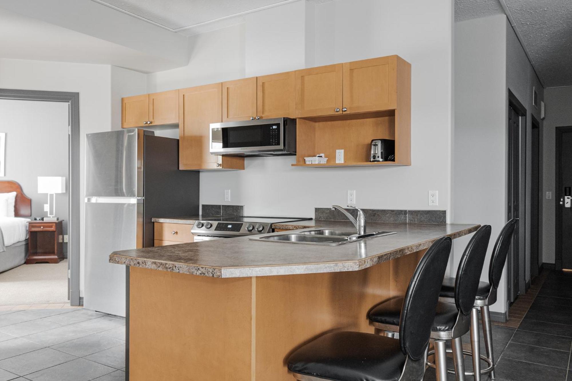 Premier Residence - Форт Макмъри Екстериор снимка