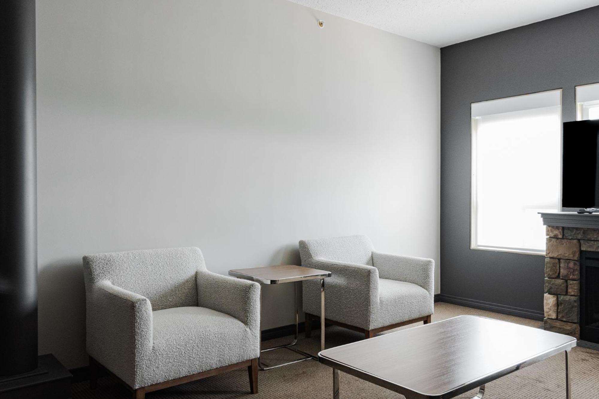 Premier Residence - Форт Макмъри Екстериор снимка