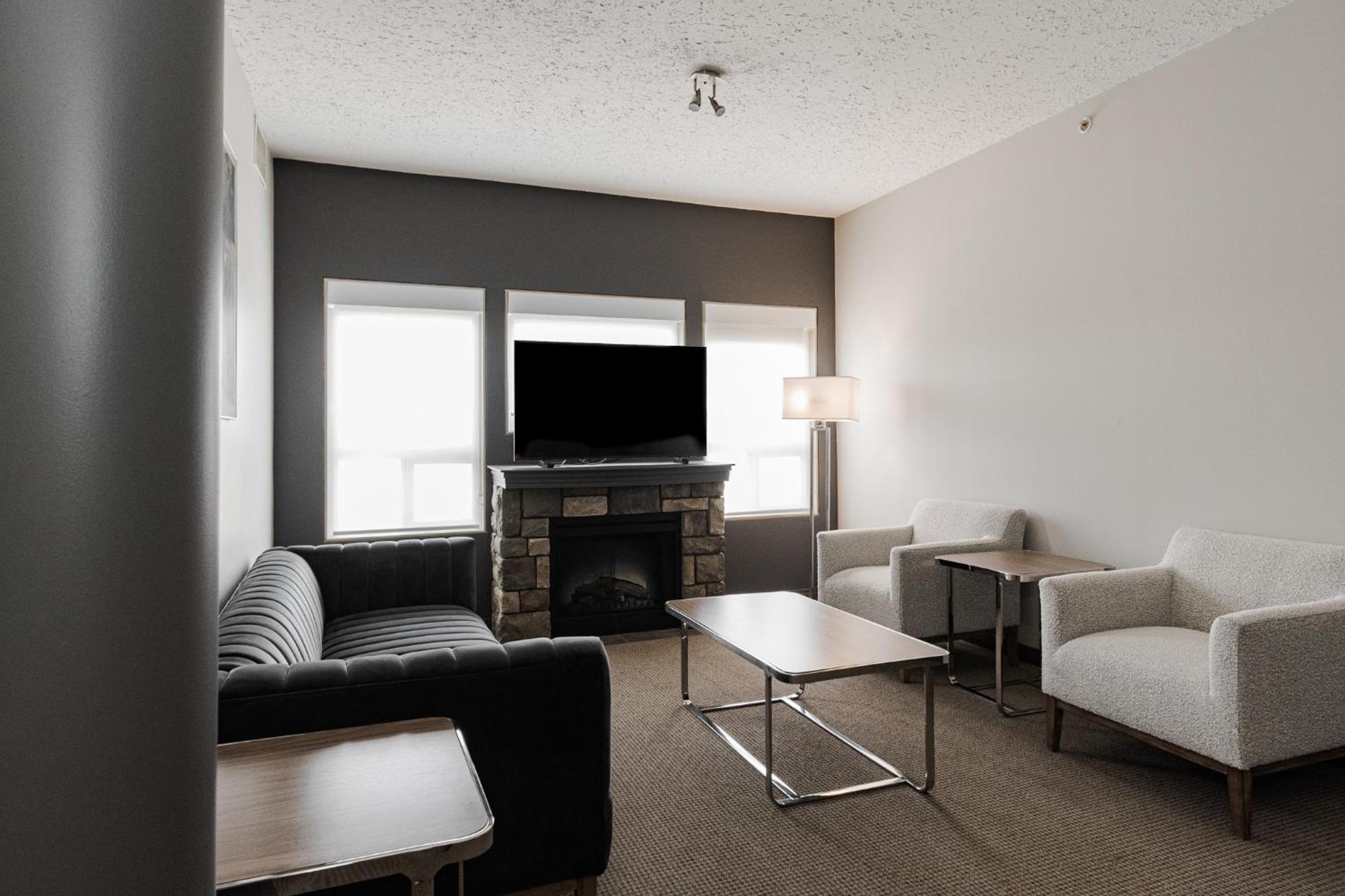 Premier Residence - Форт Макмъри Екстериор снимка
