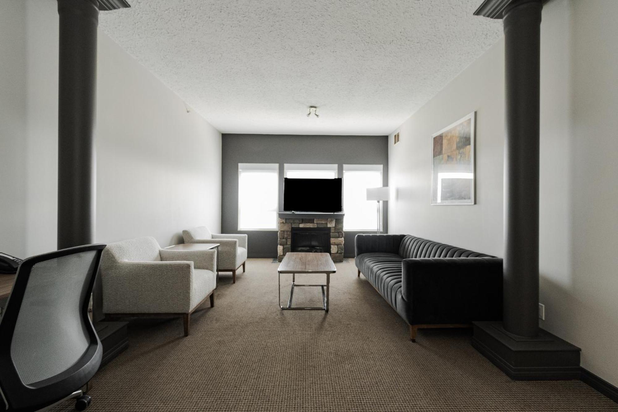Premier Residence - Форт Макмъри Екстериор снимка