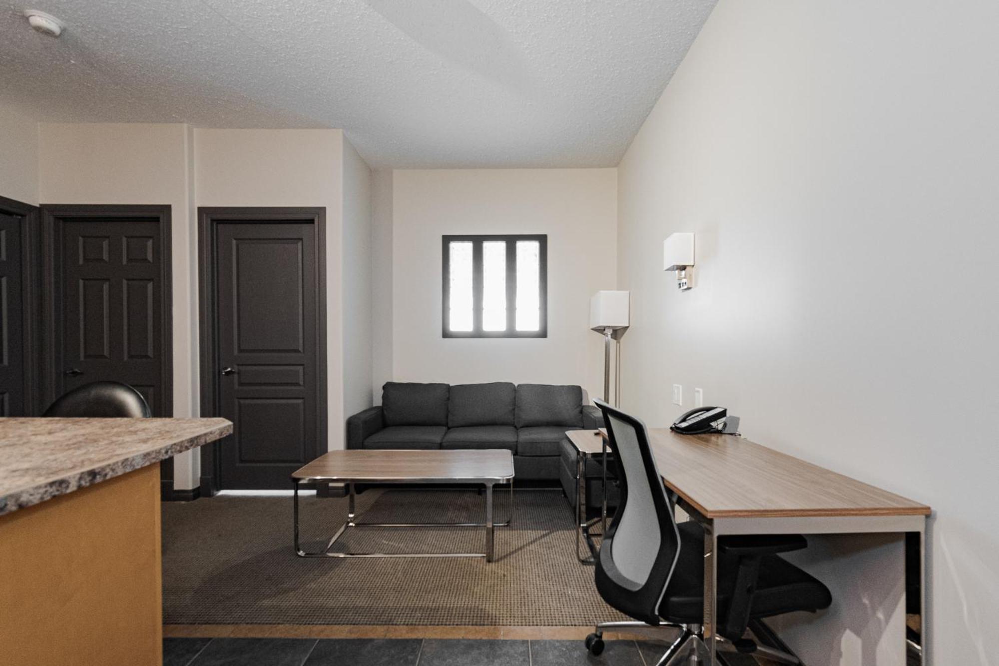 Premier Residence - Форт Макмъри Екстериор снимка