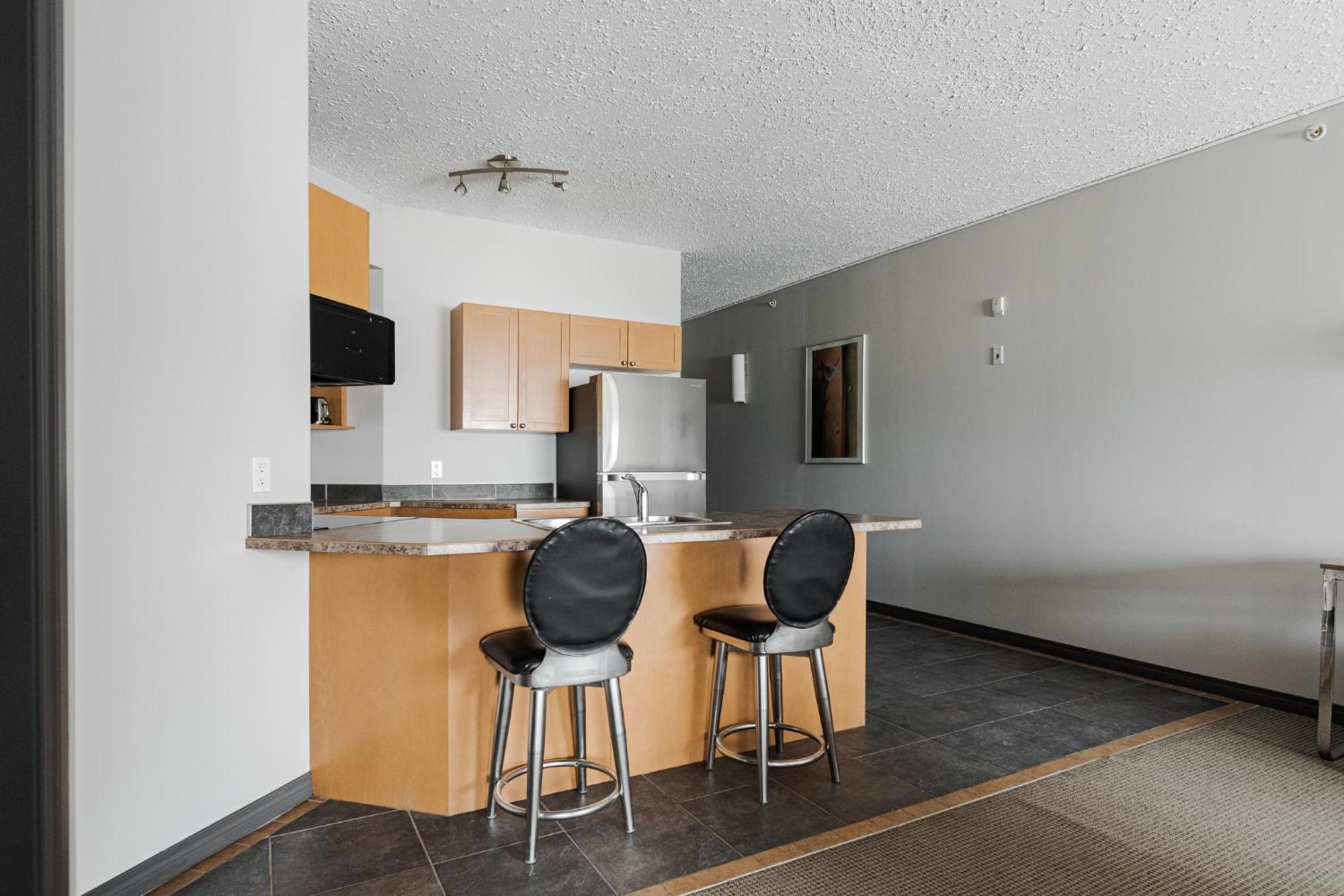 Premier Residence - Форт Макмъри Екстериор снимка